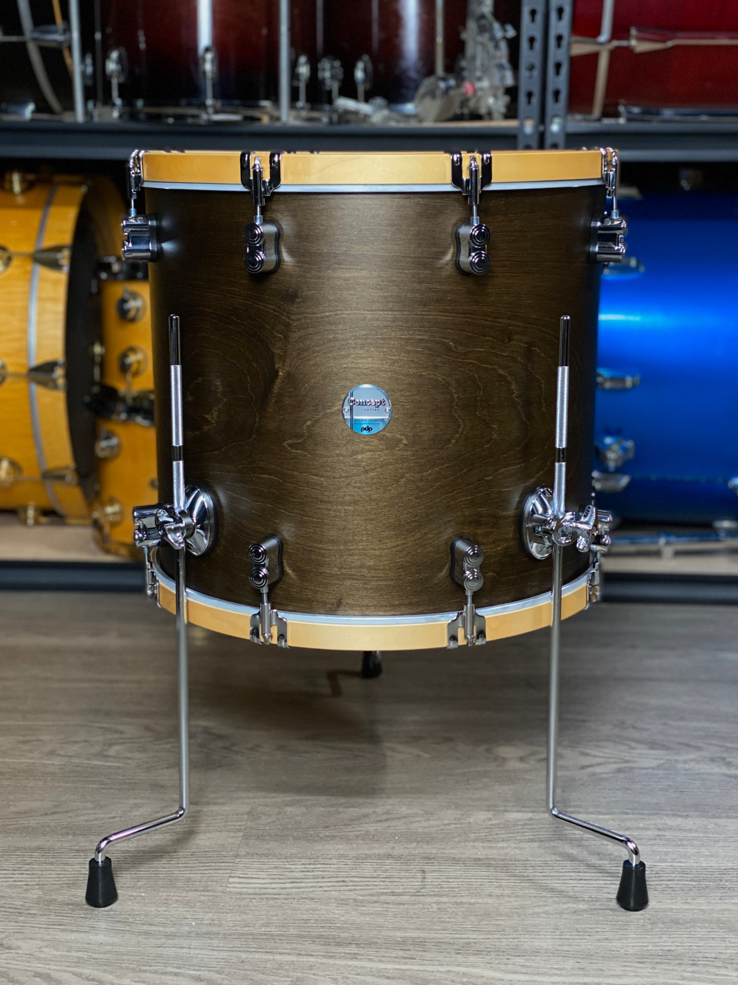 PDP Concept Classic Maple 16x18 Floor Tom – Walnut / Natural Hoops