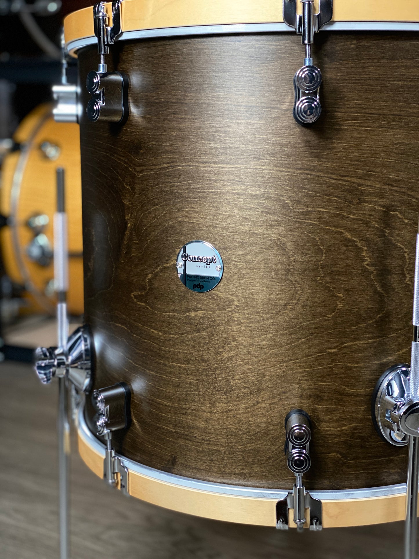 PDP Concept Classic Maple 16x18 Floor Tom – Walnut / Natural Hoops