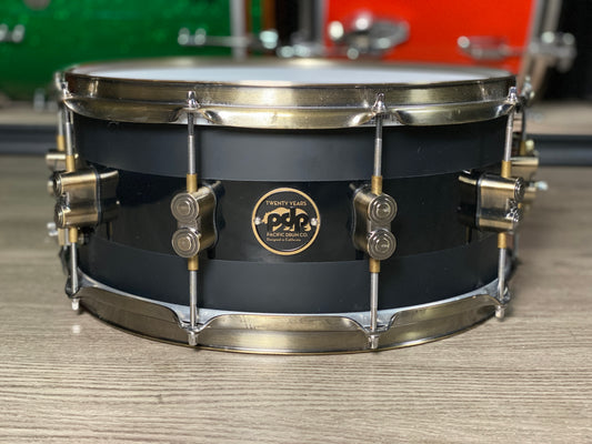 PDP 20th Anniversary 6.5x14 Snare Drum Gloss Black with Antique Bronze Hardware