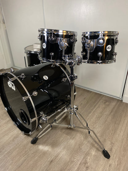 DW Design Series 5 Piece Drum Kit Gloss Black